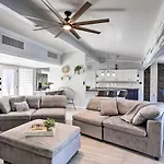 Modern Seminole Home With Patio, 3 Mi To Beach!