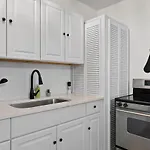 Bayside Safari 1Bed 1 Bath Apartment