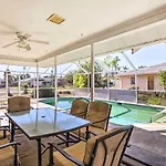 Breezy Marco Island Home With Pool - Walk To Beach!