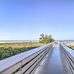 Breezy Marco Island Home With Pool - Walk To Beach!
