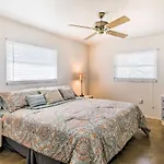 Breezy Marco Island Home With Pool - Walk To Beach!