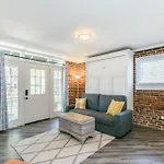 Chic Riverside Studio