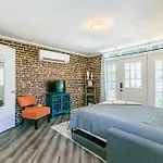 Chic Riverside Studio