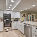 Indian Shores Condo With 2 Balconies And Pool Access!
