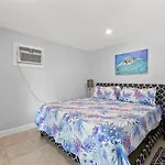 The Flip Flop Stop - Private Heated Pool, Pool House, Backyard Oasis And Game Room