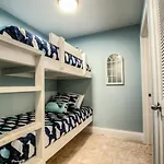 Laketown Wharf 537 By Aneliya