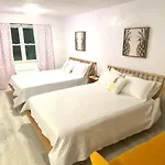 Pineapple Shores Retro Inn 5
