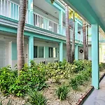 Bright Gulf Coast Escape - 8 Mi To Johns Pass!