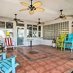Bright Gulf Coast Escape - 8 Mi To Johns Pass!