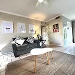 Great Location Condo 2 Min Walk From The Beach