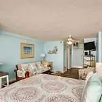 Updated Daytona Beach Oceanfront Studio!