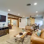 Charming Home With Yard About 5 Mi To Clearwater Beach!