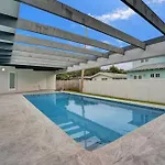 King 1Bd W/ Pool, Grill, Near Beach & Downtown