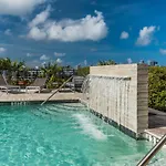 Moderno Residences By Bay Breeze