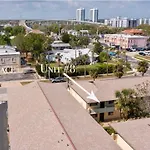 Lovely 2 Bedroom 1 Bathroom Retreat Minutes From The Beach