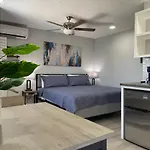 Sunny Palms Inn