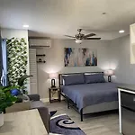 Sunny Palms Inn