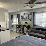 Sunny Palms Inn