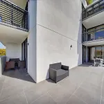 Moderno Residences By Bay Breeze