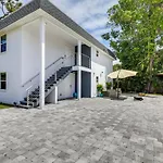 Cozy Sarasota Retreat - 3 Blocks To The Coast!