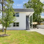 Cozy Sarasota Retreat - 3 Blocks To The Coast!