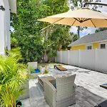 Cozy Sarasota Retreat - 3 Blocks To The Coast!