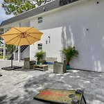 Cozy Sarasota Retreat - 3 Blocks To The Coast!