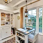 New Smyrna Beach Cottage About 1 Mi To Downtown!
