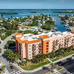Madeira Bay Resort At Johns Pass