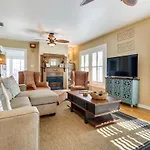 Lakefront Tavares Cabin With Deck, Patio And Dock!