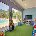 Lucaya Village Townhome With Pool, 6 Mi To Disney!