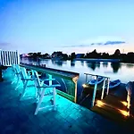 Saltwaterpool- Gameroom -Tropical Sunsets - Kayaks - Fishing