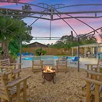 The Flip Flop Stop - Private Heated Pool, Pool House, Backyard Oasis And Game Room