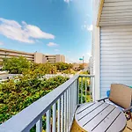 Commodore\'S Landing 204