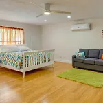 Gulf Breeze Vacation Rental For 2 With Pool Access!