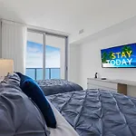 The Ultimate Resort - Beachfront 2 Bedroom Apartment With Direct Ocean View, Rooftop Pool, Hot Tub And Gym