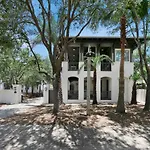 Casa Del Mar
