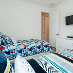 4079 Oak Tree