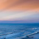 Holiday Inn Express & Suites Oceanfront Daytona Beach Shores By Ihg