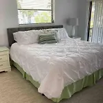Stylish & Cheerful Marco Home W/ Awesome Location