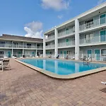 Coastal Waters Studio 111 - Pool Side Studio