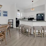 Pelican House - Newly Remodeled, Professionally Decorated, Only About 1 Mile To Seaside!