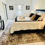 Awesome Apartment Near The Beach