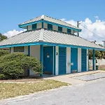 Hidden Lake Condos 321 - Short Walk To Gulf Place