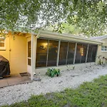 St Petersburg Home With Yard And Grill 2 Mi To Beach!