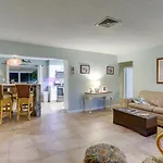 St Petersburg Home With Yard And Grill 2 Mi To Beach!