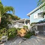 Beach Breeze Hideaway Villa
