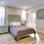 Palm Coast Paradise Pool, Spa And Outdoor Kitchen