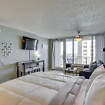 Breezy Daytona Beach Studio With Balcony And Views!