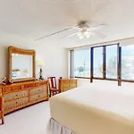 Right On The Shores, Apt 306